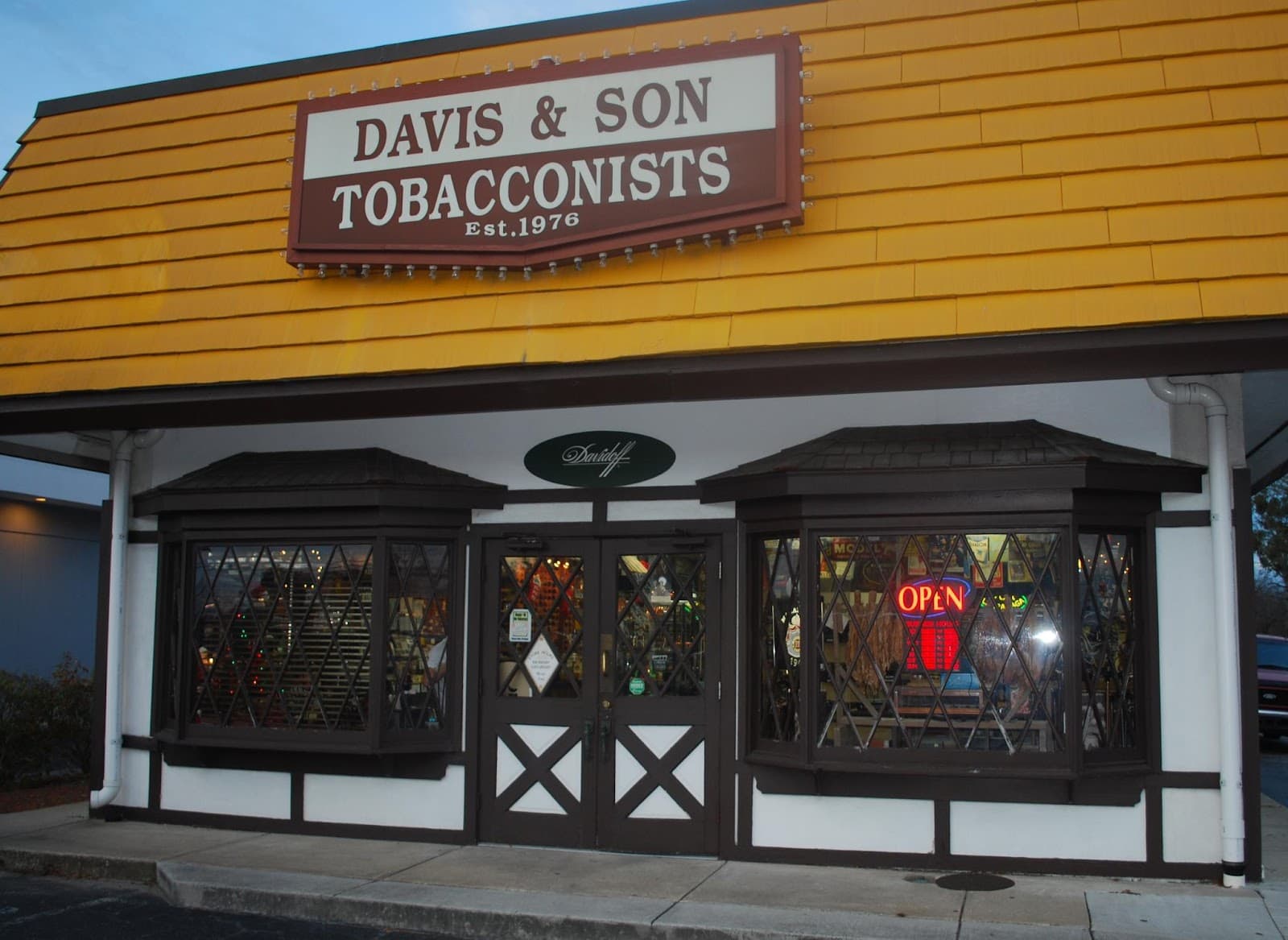 Davis & Son Tobacconists