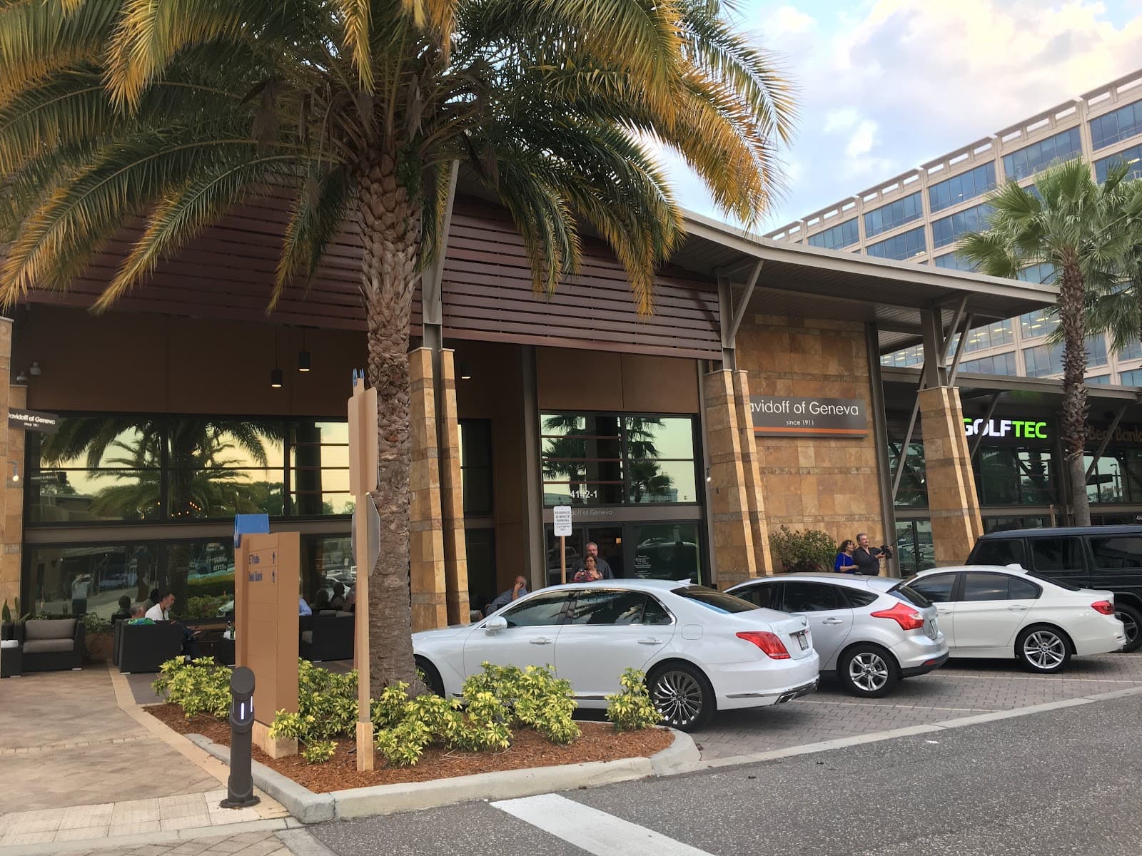 Diamond Crown Cigar Lounge
