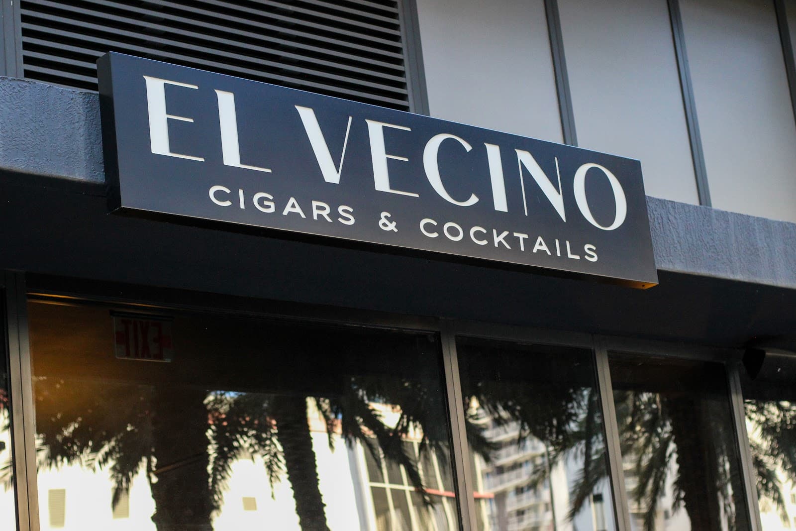 El Clique Cigar Lounge