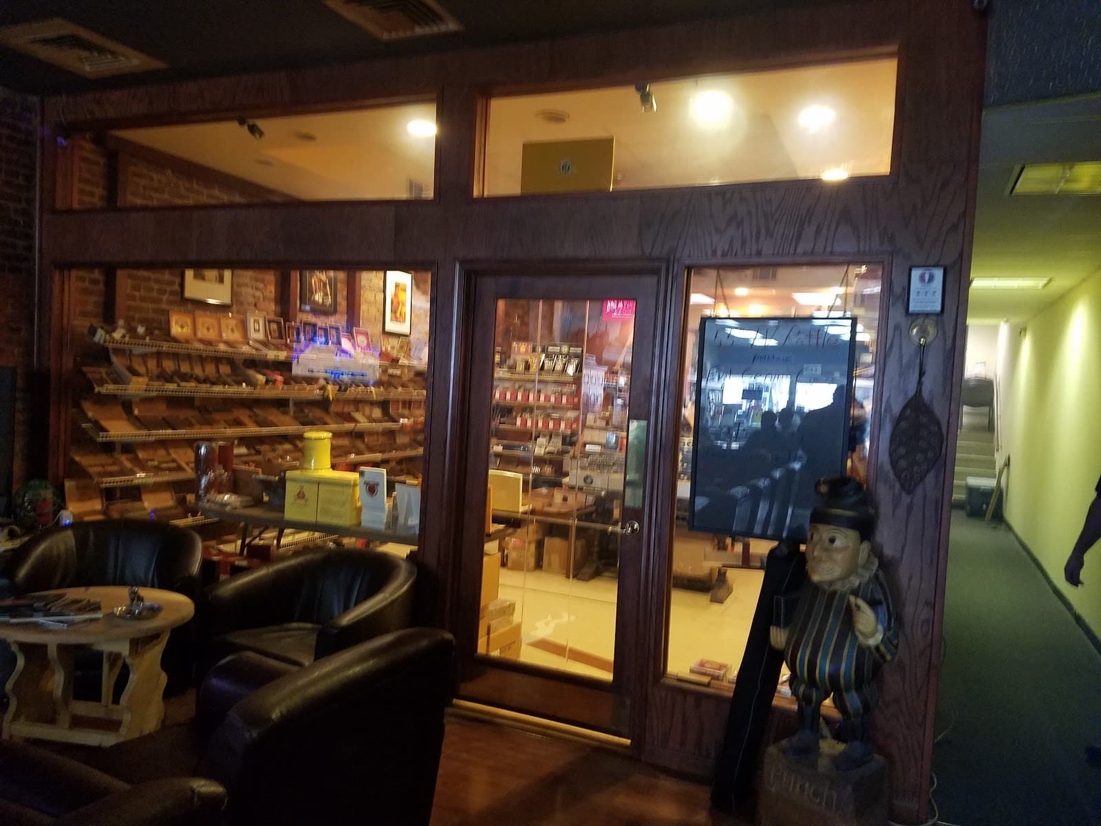 G & E Smoke Shop and Cigar Lounge
