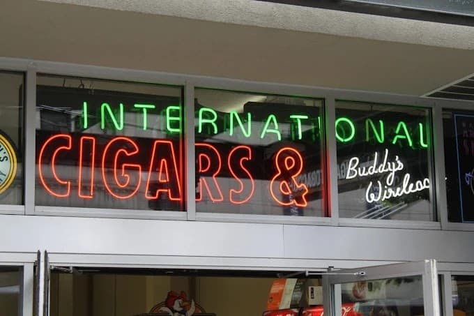 International Cigars & News