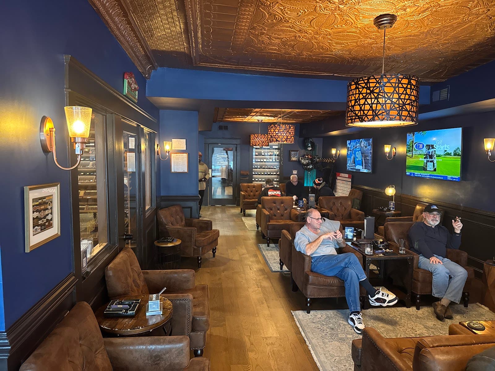 Puros Cigar Lounge