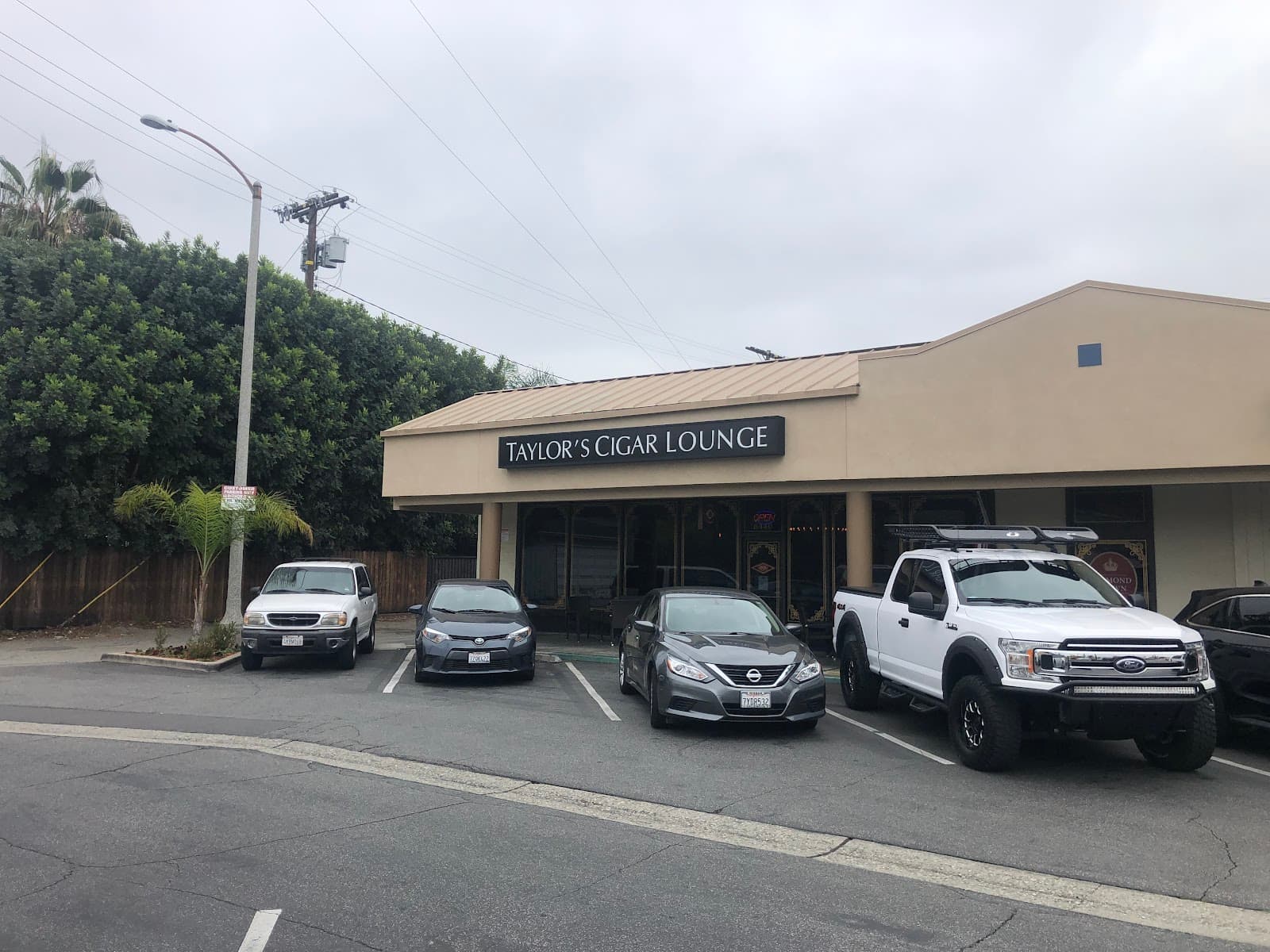 Taylor’s Cigar Lounge
